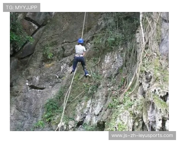 “缆绳滑水：东桃花岛赛场带来无限速度与挑战”