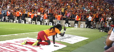 乐鱼体育网页登录-1亿转会费新援欧冠亮相,尤文多特背后故事曝光,尤文转会投入